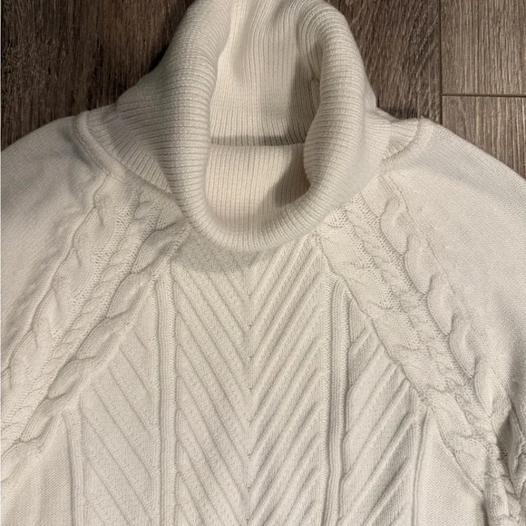 Tommy Hilfiger Off-White Turtleneck Sweater - Picture 3 of 8